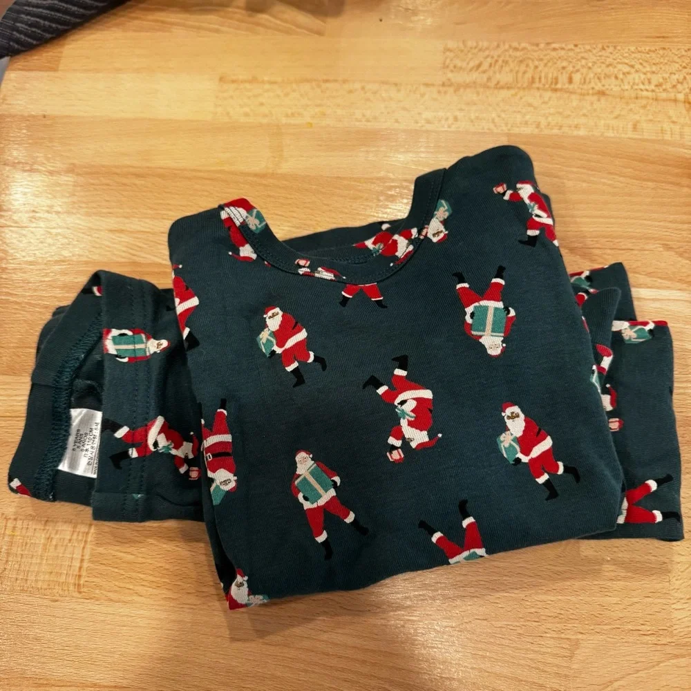 GAP Kids Santa Pajama Set -Green.‎ 5T
